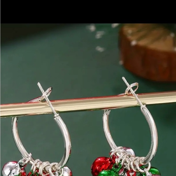 Earrings, NWT, Goldtone Christmas Ornament Bell Earrings, Lightweight, Cute - Picture 3 of 7